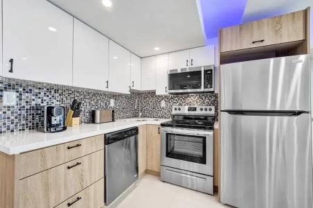 The Alexander All Suites - 557