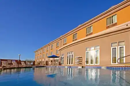 Holiday Inn Express & Suites Tucson, An Ihg - 9