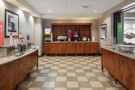 Hampton Inn - Hills - 24