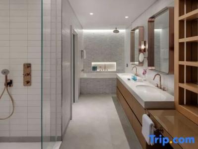 Hilton Creek & Residences - 25