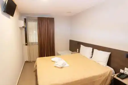 Anita - 33