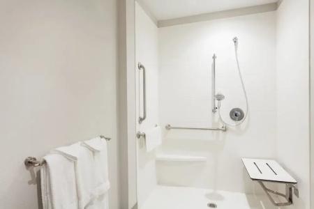 Holiday Inn Express & Suites Beach Beachfront by IHG - 91