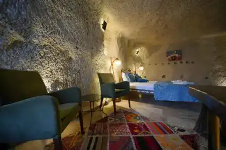 Emit Cave - 100