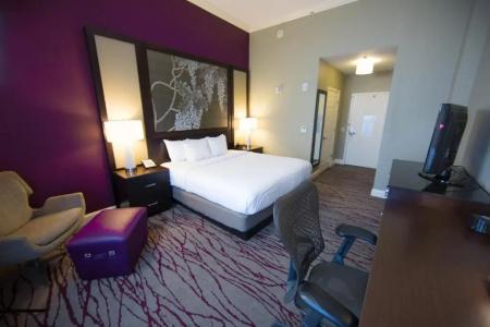 DoubleTree by Hilton Historic Savannah - 40