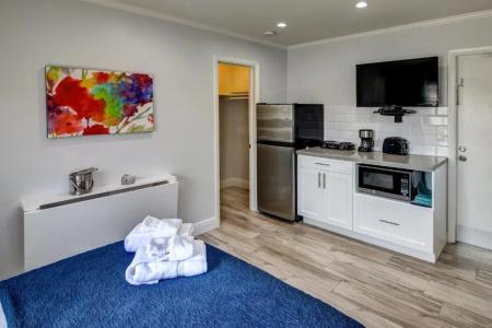 May-Dee Suites in Florida - 21