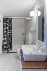 Delight Deluxe & Spa - 8
