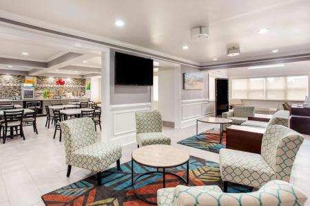 Quality Inn & Suites - - 18