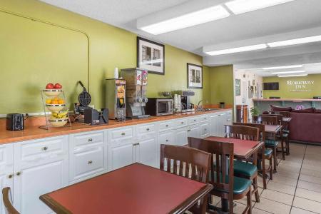Rodeway Inn - 14