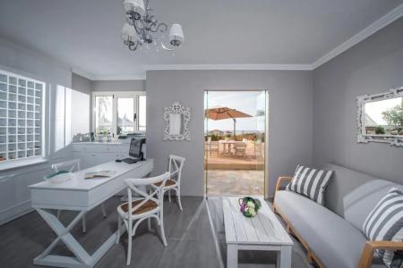 Notos Heights & Suites - 290