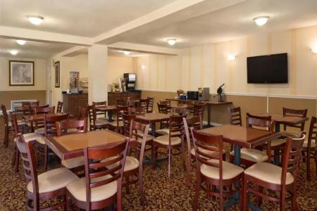 Days Inn by Wyndham Speedway - 20