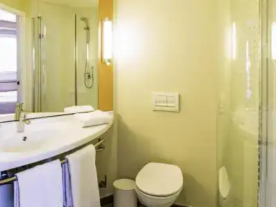 Ibis Oviedo - 20