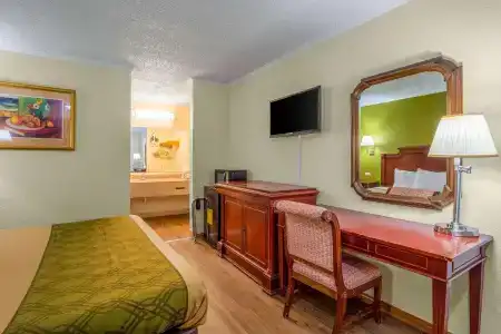 Rodeway Inn & Suites Fort Jackson - 20