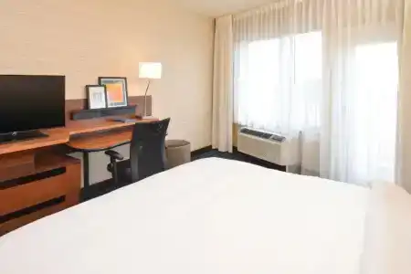 Fairfield Inn & Suites by Marriott - 32