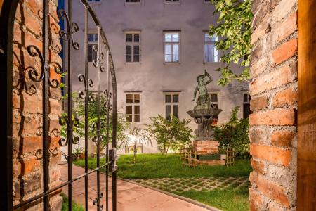 Best Western Plus Celebrity Suites - 23