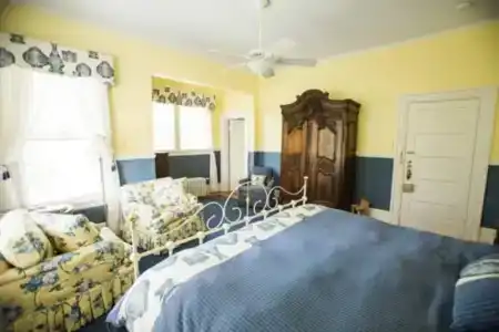 Albemarle Inn - - 32
