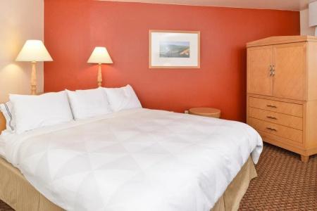 Red Lion Woodlake - 3