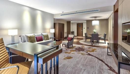 Hilton - 65