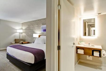 Rodeway Inn & Suites - 56