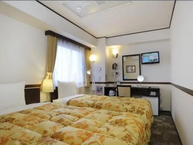 Toyoko Inn-eki Nishiguchi Hiroba - 75