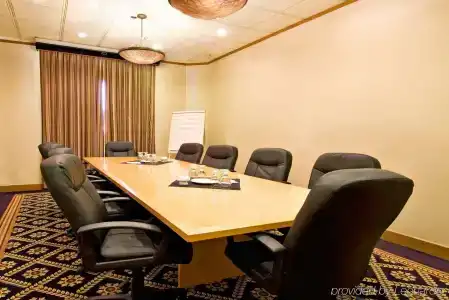 Holiday Inn Express Vancouver-Metrotown (Burnaby) - 12