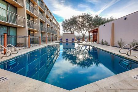 Ramada by Wyndham Austin South - 13