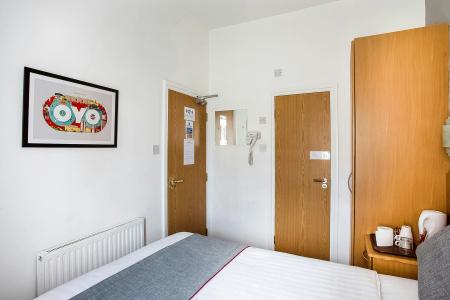 Oyo London Guest House - 44