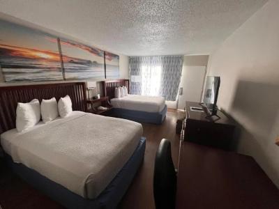 Days Inn by Wyndham Speedway - 31