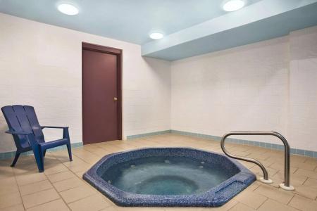 Days Inn by Wyndham - 12