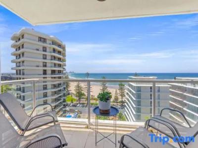 Burleigh Beach Tower - 178