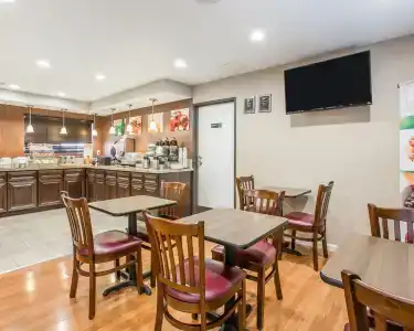 Quality Inn & Suites - 14