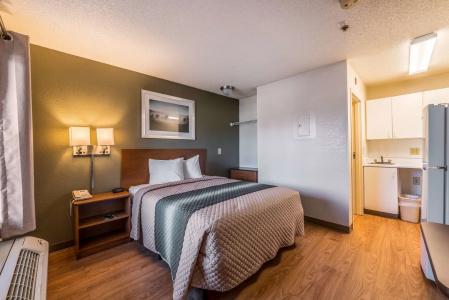 HomeTowne Studios by Red Roof Raleigh – - 5