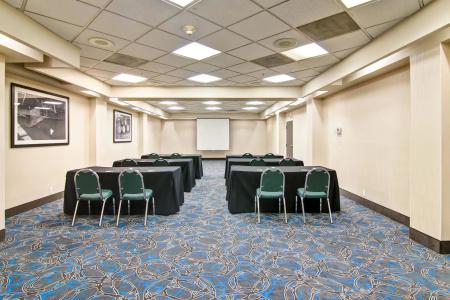 Hampton Inn & Suites by Hilton-Airport - 19