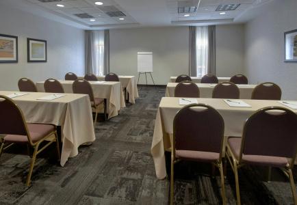 Hampton Inn Boston Logan Airport - 18