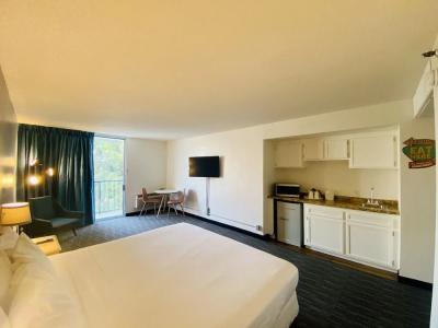 Days Inn by Wyndham Los Angeles - 33
