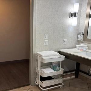 Holiday Inn Express Vancouver-Metrotown (Burnaby) - 37