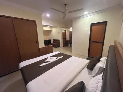 Lucky Goregaon - 16