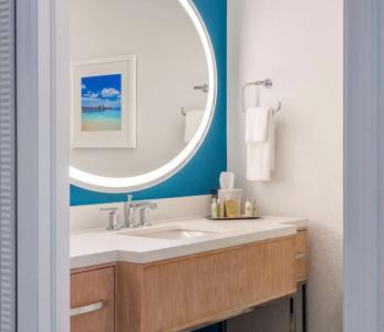 DoubleTree Suites by Hilton - 187