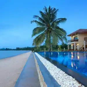 Sara Beachfront Boutique - 36