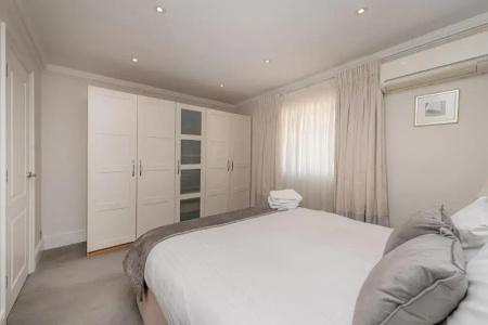 Queensgate Court - 152