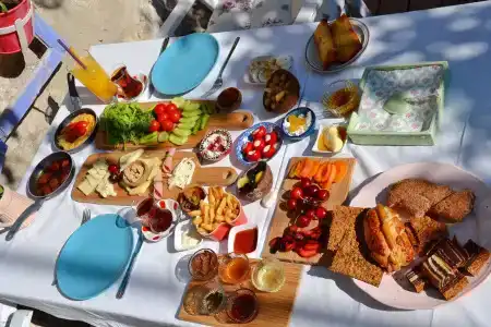 Afet Hanim Konagi - 9