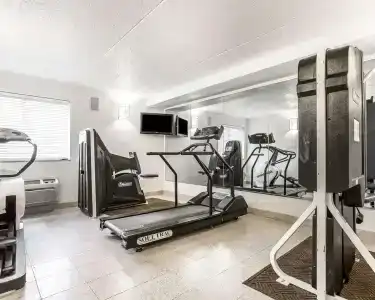 Quality Inn & Suites Coliseum - 15