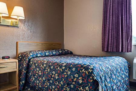 Rodeway Inn - 3