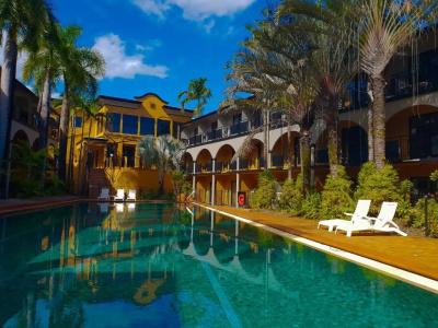 Palm Royale - 8