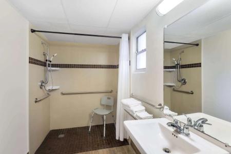 Super 8 by Wyndham Sarasota Area - 6
