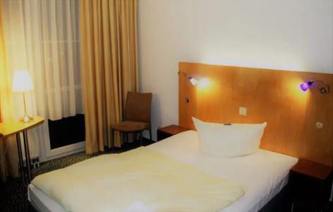 Check Inn Merseburg - 56