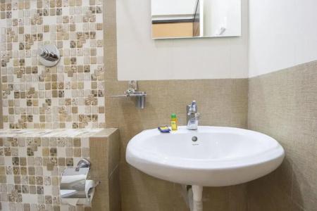 FabCrown Suites - 8