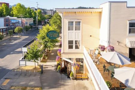 Fairhaven Village Inn - 20