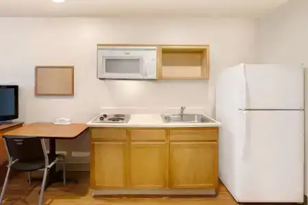 WoodSpring Suites - 9