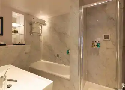 Radisson Blu Edwardian Kenilworth, London - 6