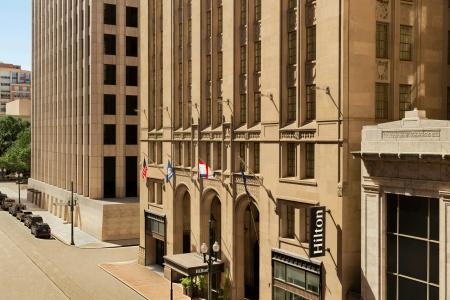Hilton New Orleans / St. Charles Avenue - 26